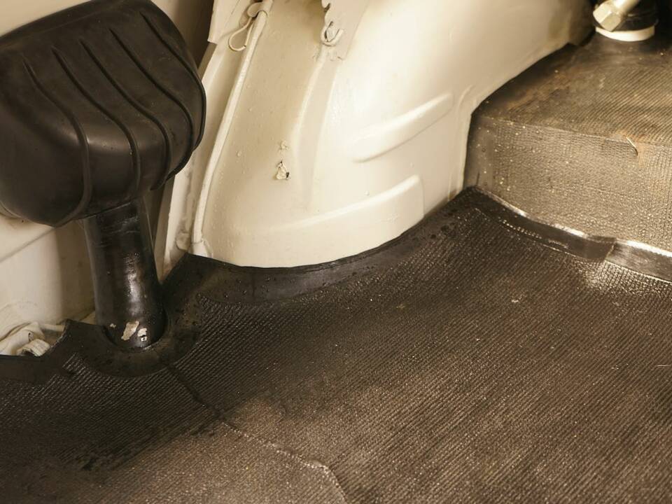 Image 50/100 of Alfa Romeo Giulia Nuova Super 1300 (1977)