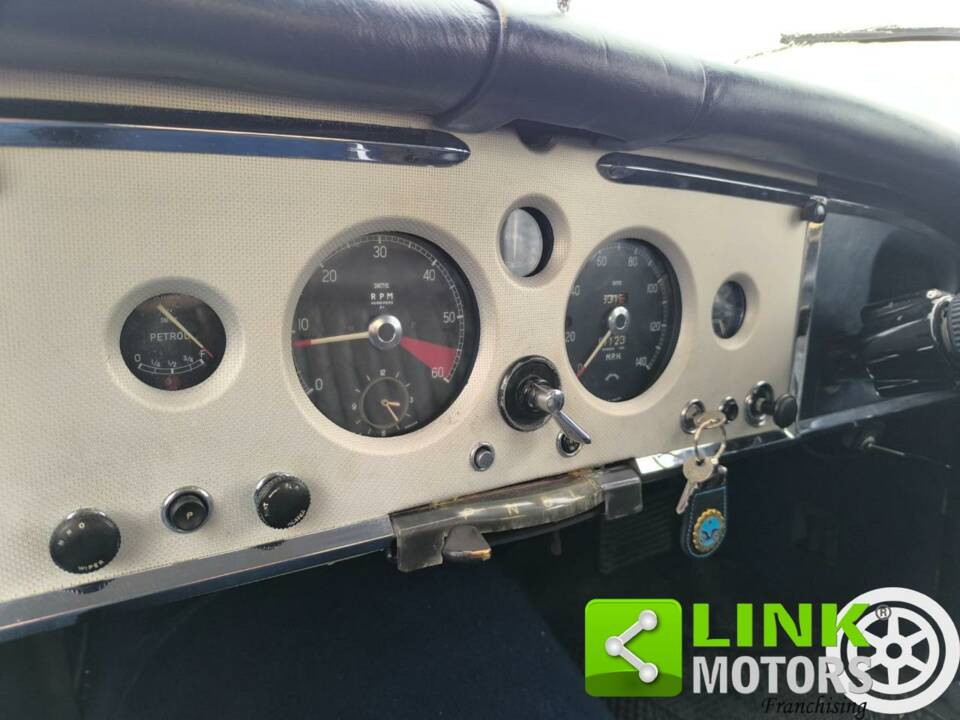 Image 9/10 of Jaguar XK 150 DHC (1958)