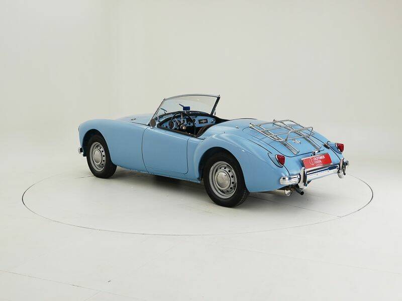 Image 4/15 of MG MGA 1500 (1957)