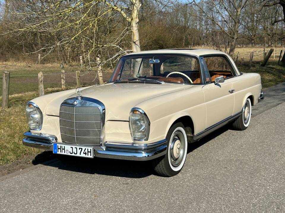 Afbeelding 1/11 van Mercedes-Benz 250 SE (1966)