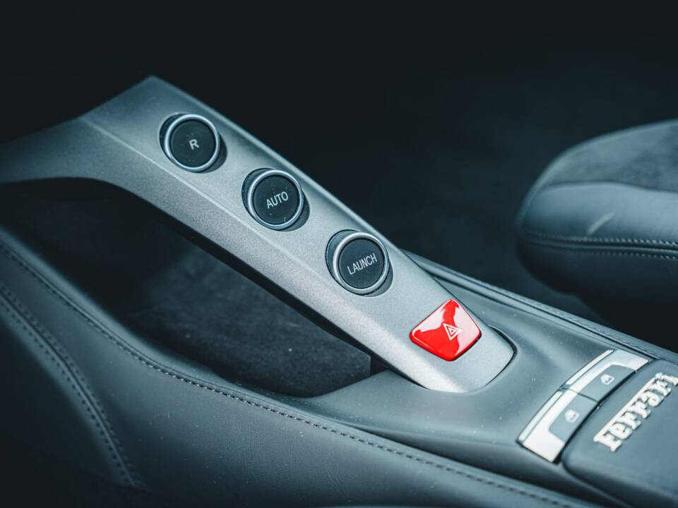Image 36/56 of Ferrari 488 GTB (2020)
