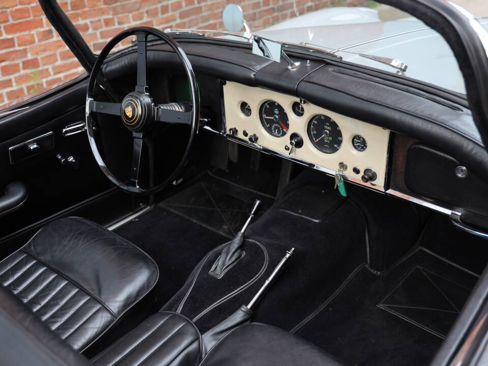 Image 15/91 of Jaguar XK 150 OTS (1958)
