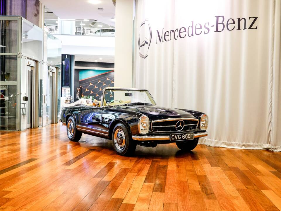 Image 10/31 de Mercedes-Benz 280 SL (1968)