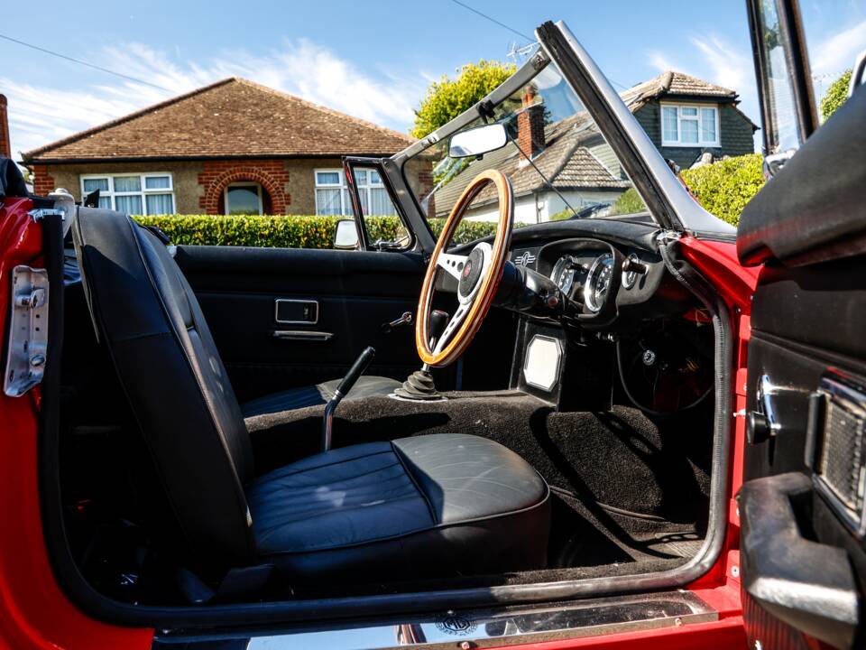 Image 27/41 de MG MGB (1972)