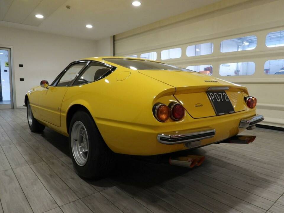 Bild 2/15 von Ferrari 365 GTB&#x2F;4 Daytona (1974)