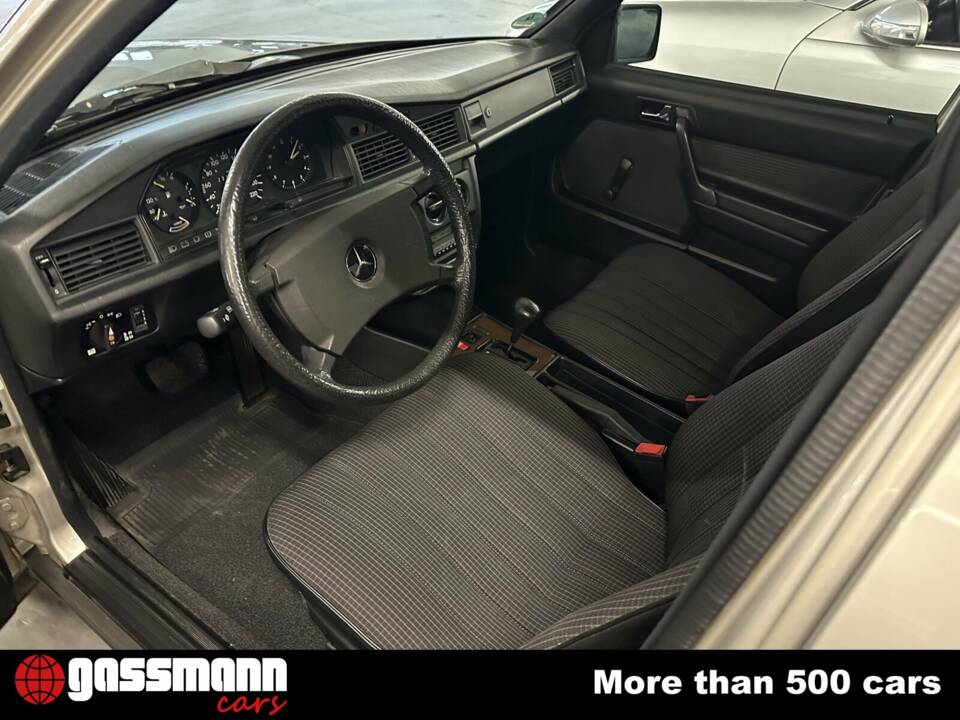 Image 9/15 of Mercedes-Benz 190 E (1985)