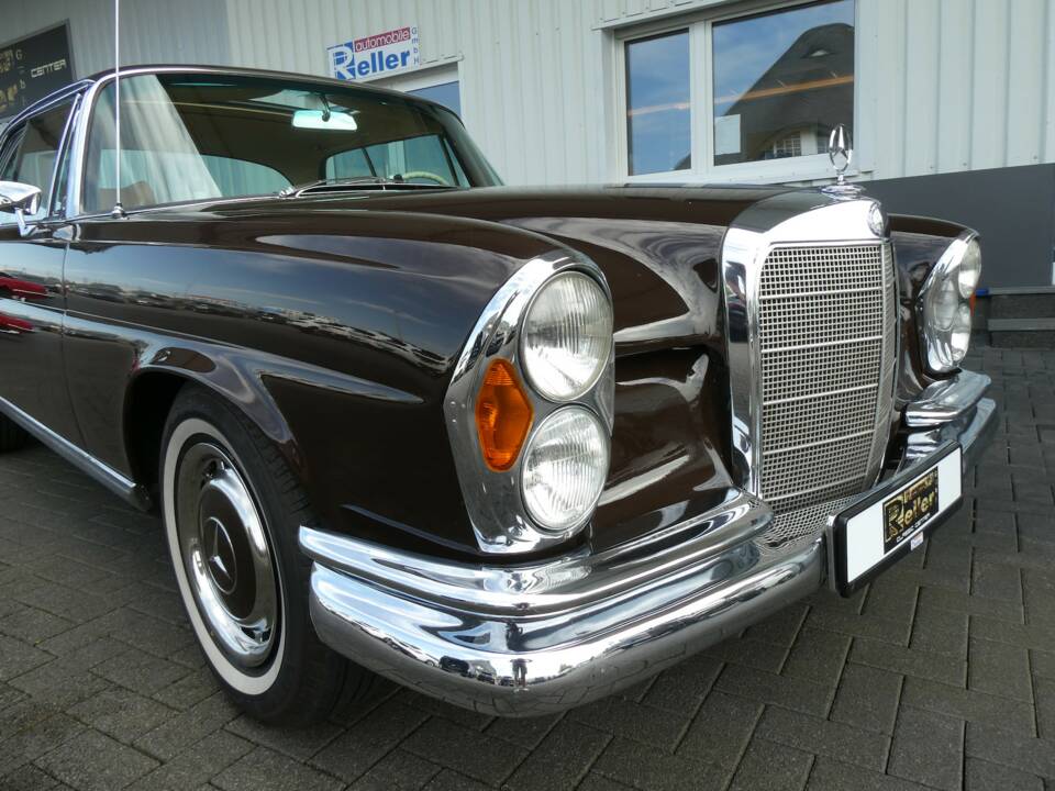 Image 17/21 of Mercedes-Benz 280 SE (1969)