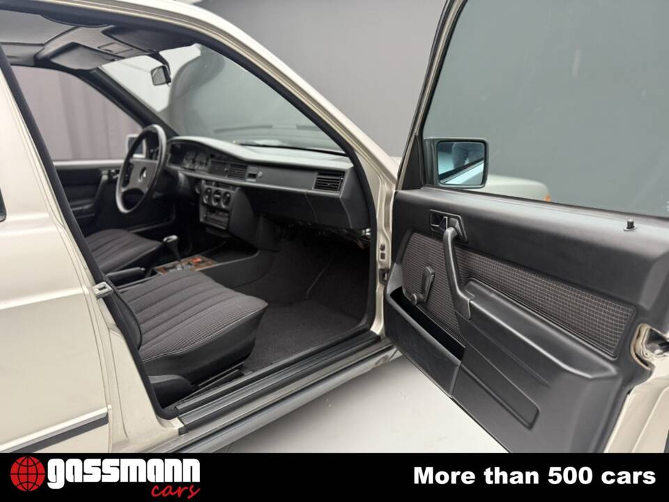 Bild 14/15 von Mercedes-Benz 190 E (1985)