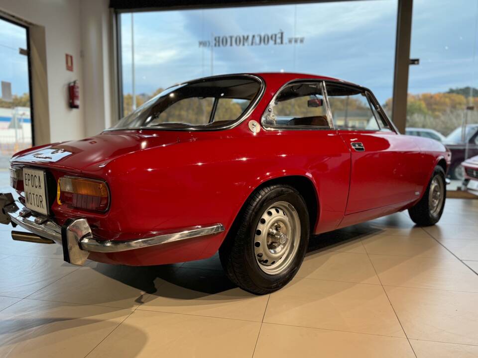 Bild 8/35 von Alfa Romeo 2000 GT Veloce (1973)