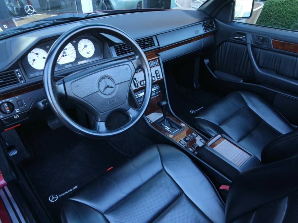 Bild 47/50 von Mercedes-Benz 300 CE-24 3.4 AMG (1993)