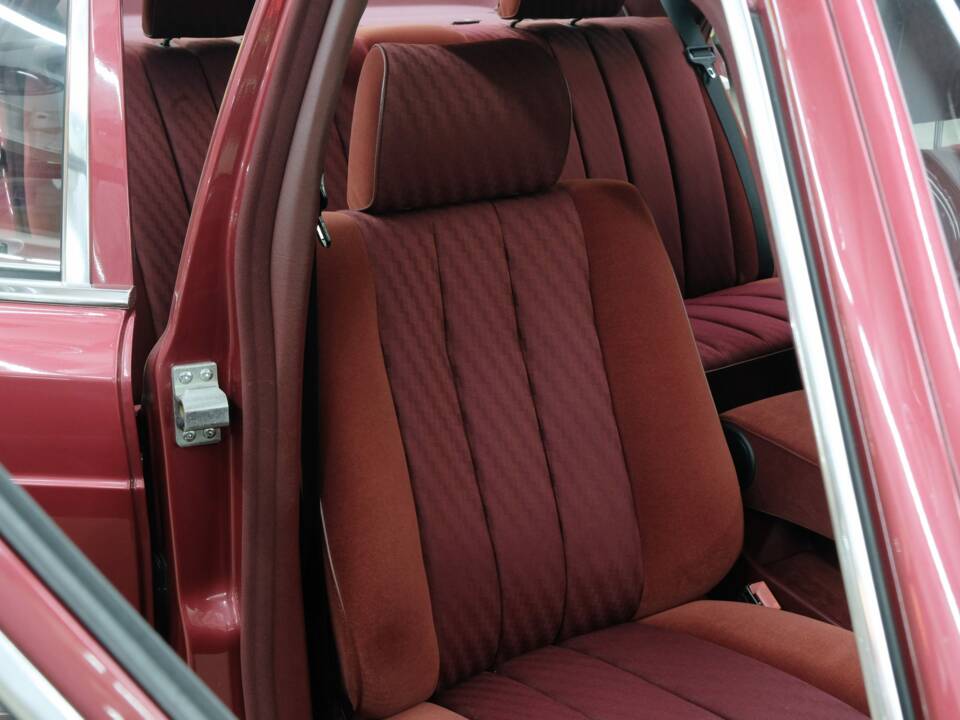 Bild 34/50 von Mercedes-Benz 260 SE (1990)
