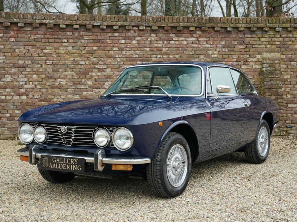 Immagine 1/50 di Alfa Romeo 2000 GTV (1974)