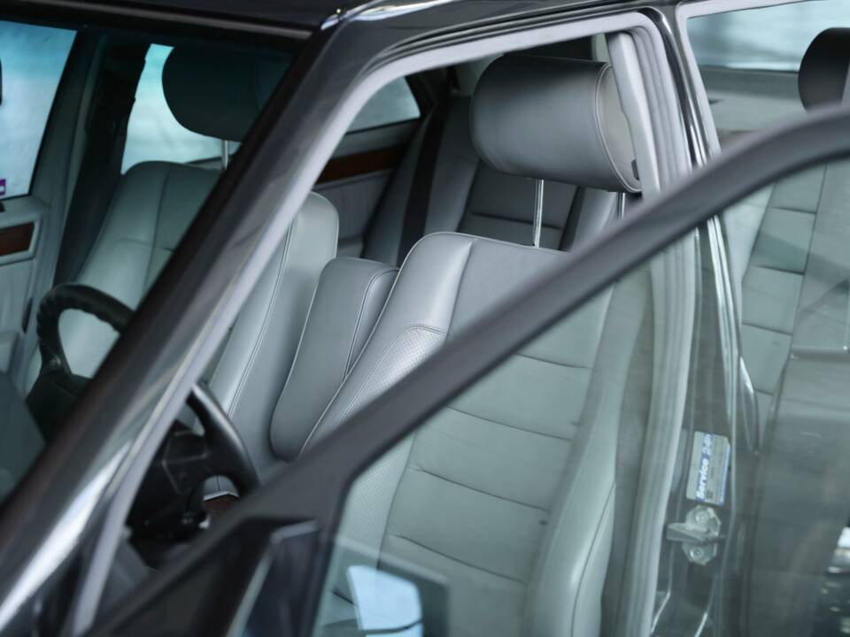 Bild 38/50 von Mercedes-Benz 500 E (1993)