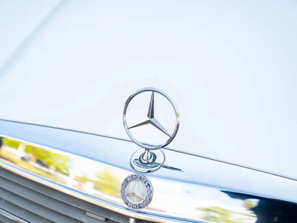 Image 51/62 of Mercedes-Benz 280 CE (1982)