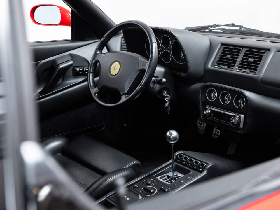 Bild 14/41 von Ferrari F 355 Berlinetta (1996)