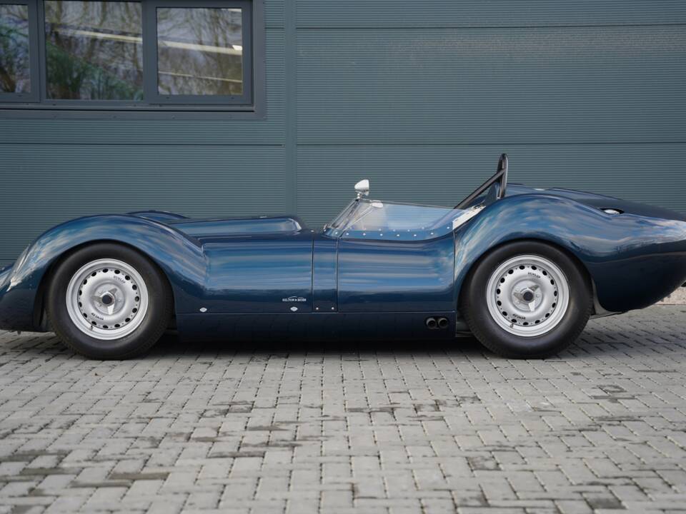 Image 6/50 of Lister Knobbly (1958)