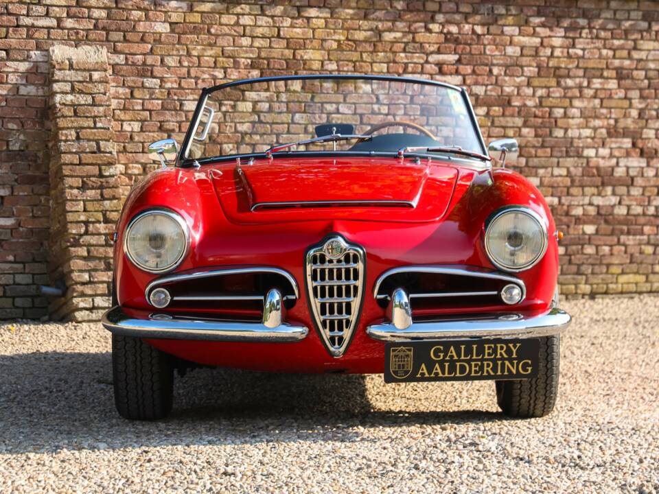 Image 5/50 of Alfa Romeo Giulia 1600 Spider (1963)