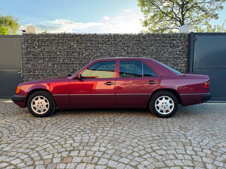 Immagine 14/75 di Mercedes-Benz 230 E (1992)