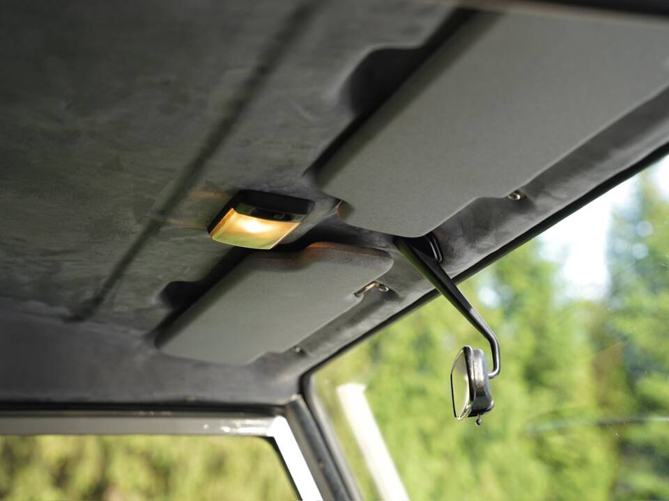 Image 21/96 of Land Rover Defender 90 (1995)