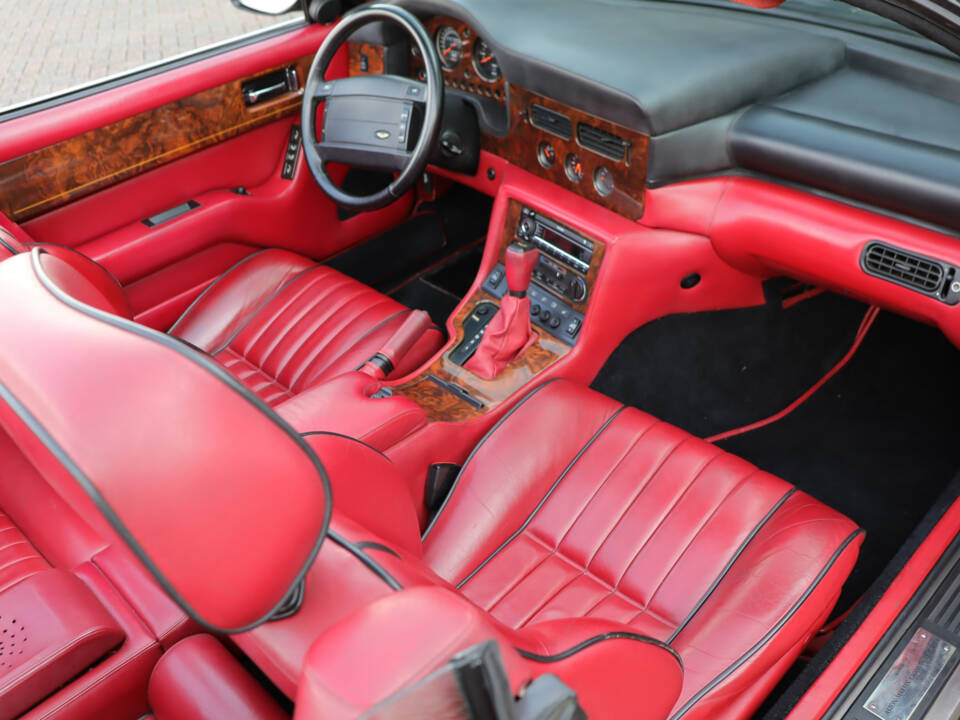 Immagine 42/44 di Aston Martin Virage Volante (1993)