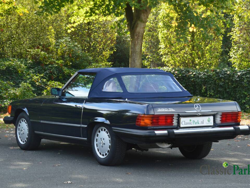 Image 6/50 de Mercedes-Benz 380 SL (1982)