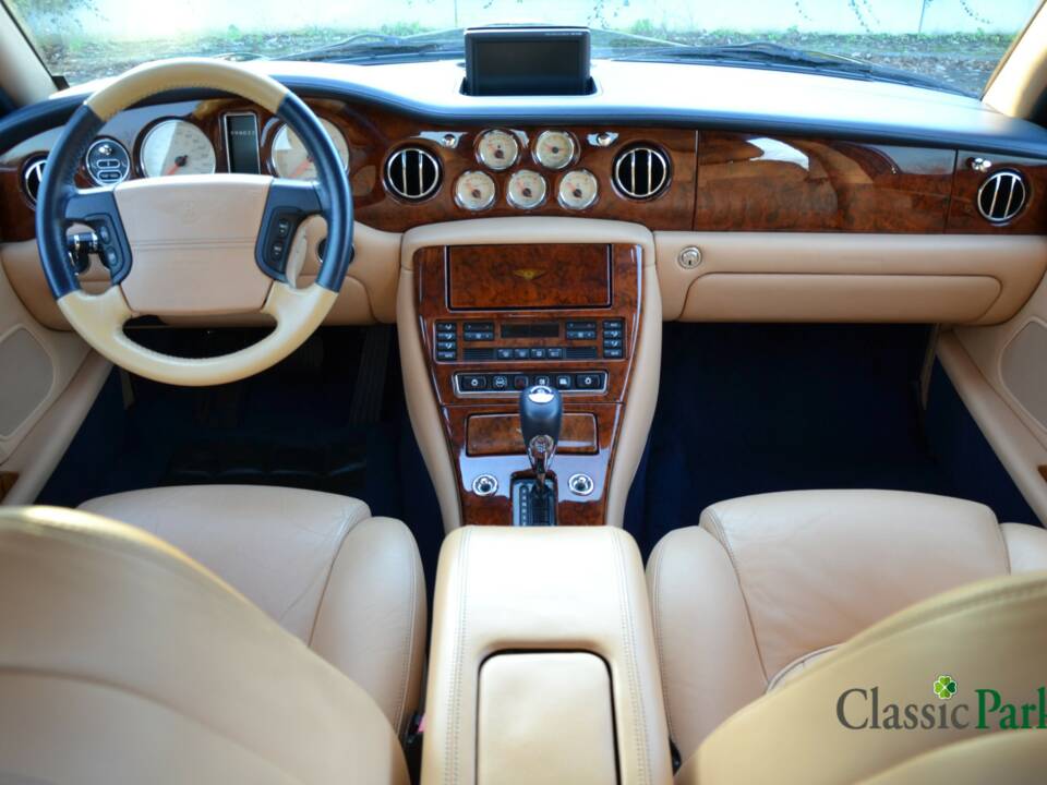 Bild 46/50 von Bentley Arnage Red Label (2002)