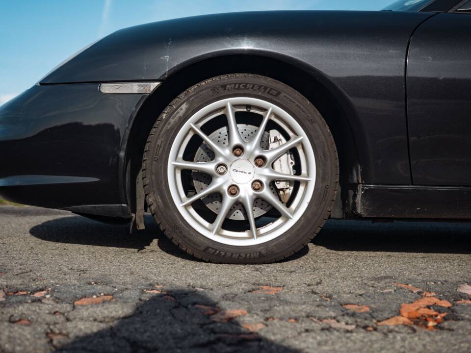 Image 12/50 of Porsche 911 Carrera 4 (2001)