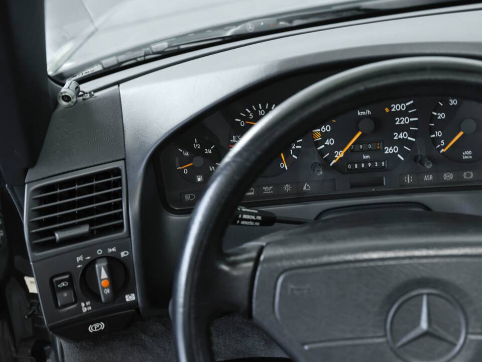 Image 30/50 of Mercedes-Benz 600 SL (1993)