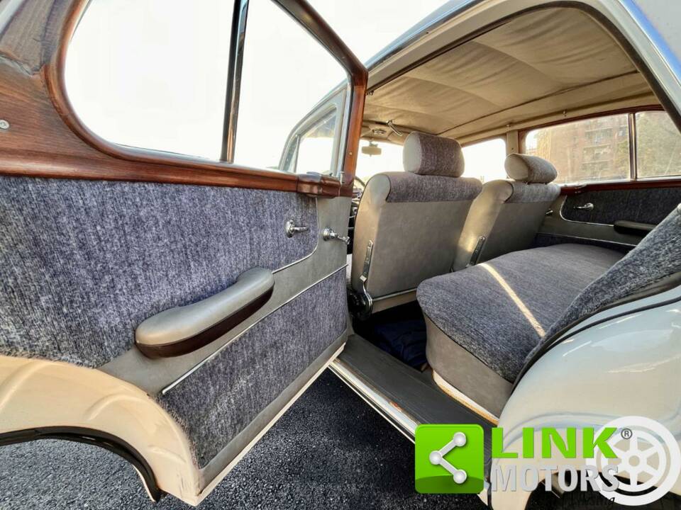 Image 8/10 of Mercedes-Benz 220 S (1958)