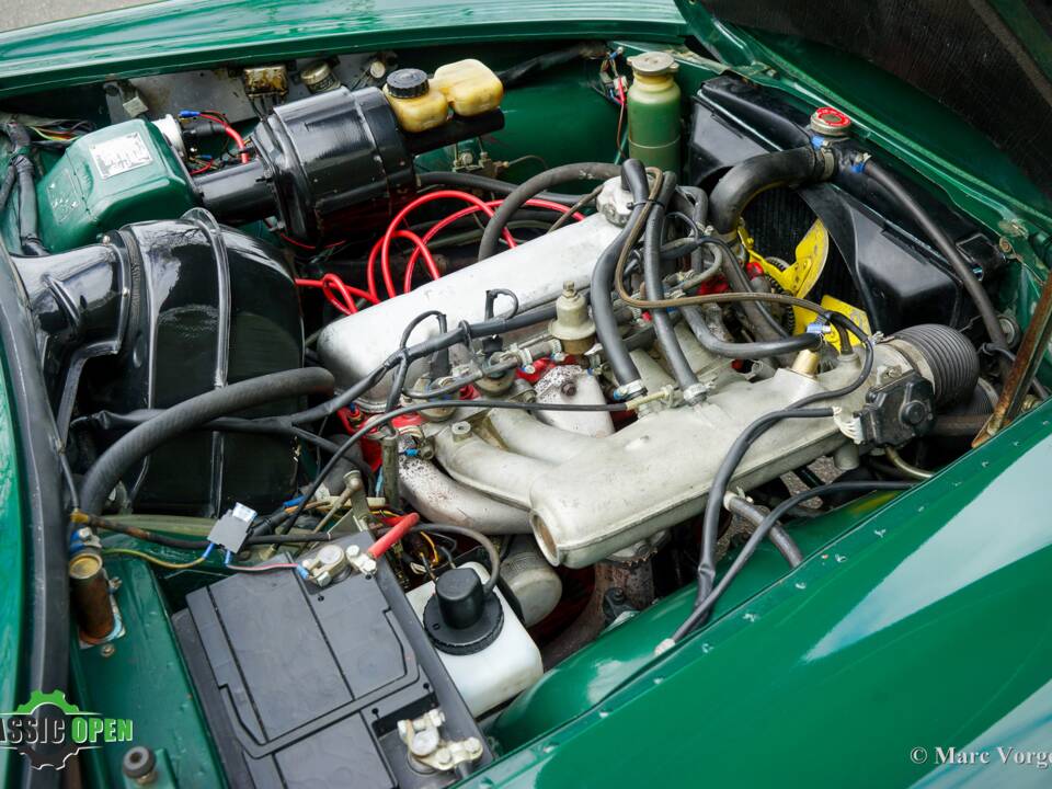 Image 13/34 of Volvo 1800 ES (1972)
