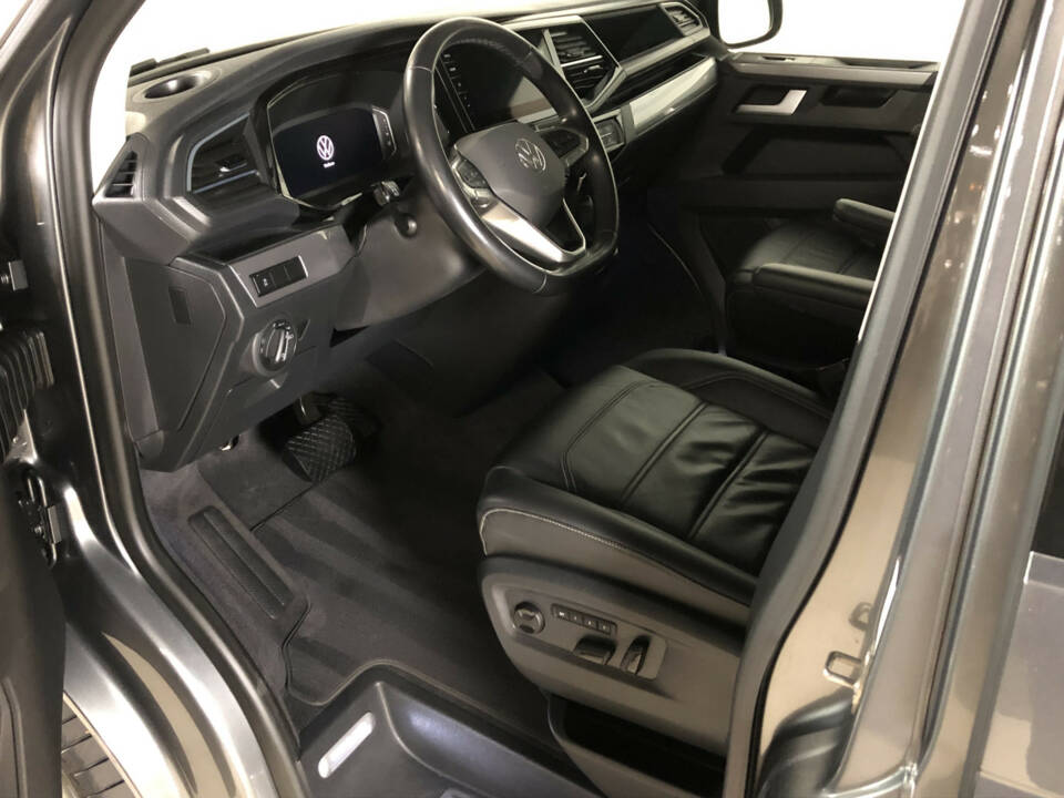 Bild 2/32 von Volkswagen T6.1 Multivan 2.0 TDI 4Motion (2023)