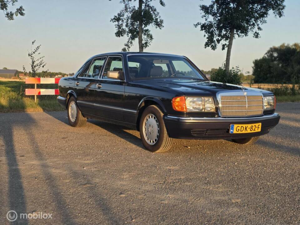 Image 7/50 de Mercedes-Benz 300 SE (1989)