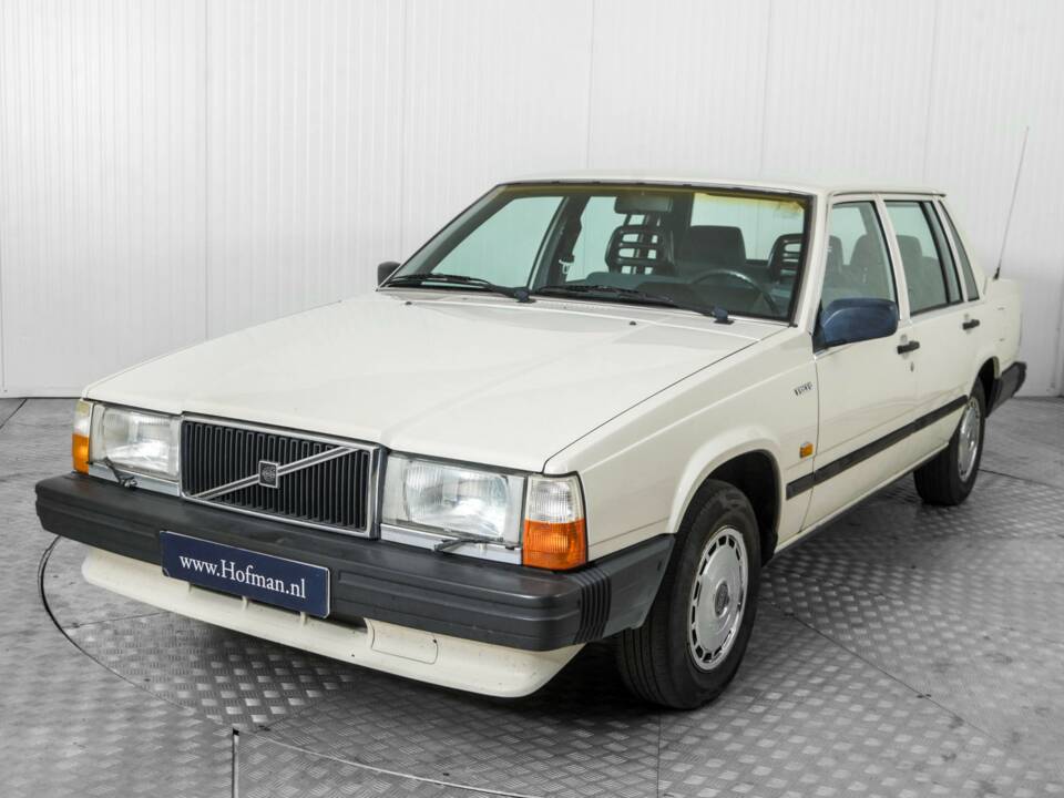 Image 17/50 of Volvo 740 GL (1987)