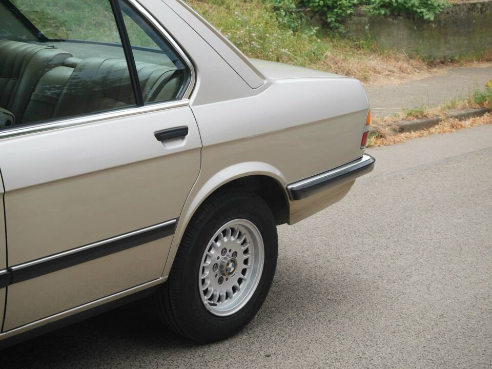 Image 3/42 of BMW 528i (1900)