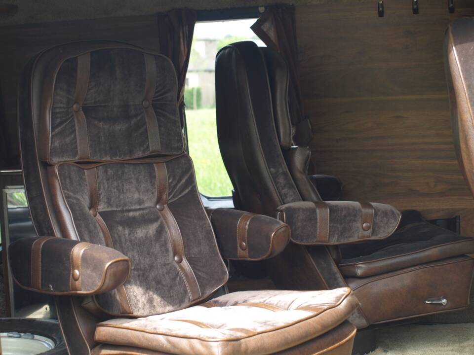 Immagine 76/143 di Dodge B 200 Sportsman (1978)