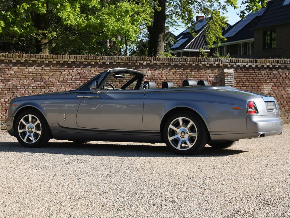 Image 21/50 of Rolls-Royce Phantom DHC (2009)