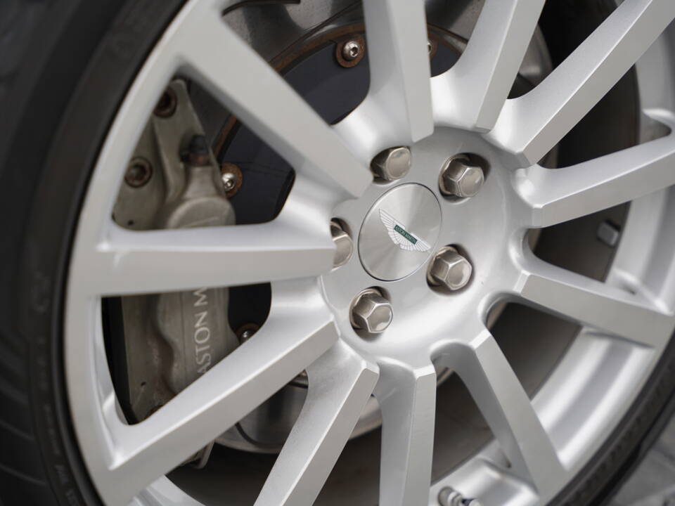 Image 35/50 of Aston Martin V12 Vanquish S (2007)