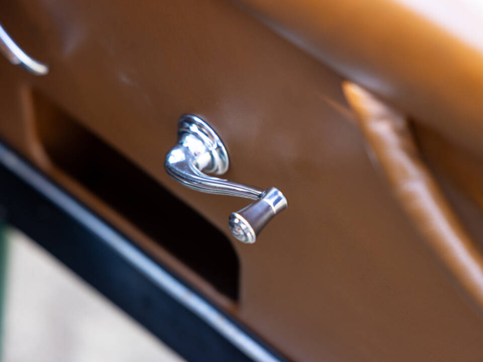 Image 21/50 of Aston Martin DB 2&#x2F;4 Mk III (1958)
