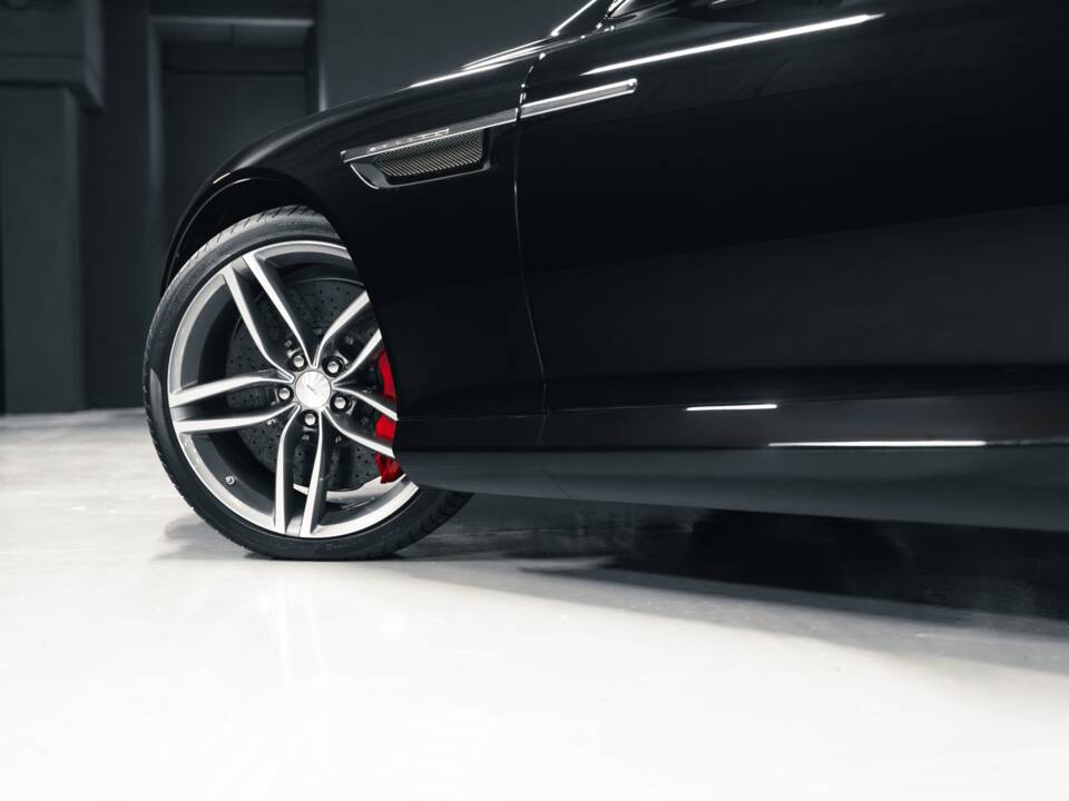 Image 12/38 of Aston Martin Virage (2012)