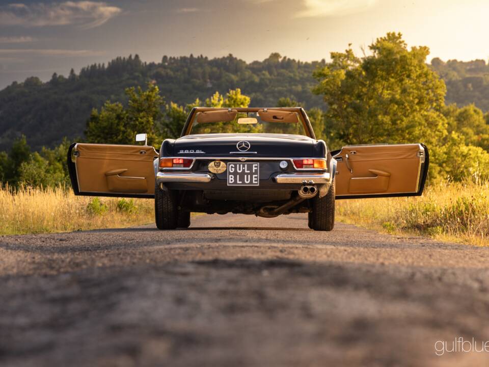 Image 9/79 de Mercedes-Benz 280 SL (1969)