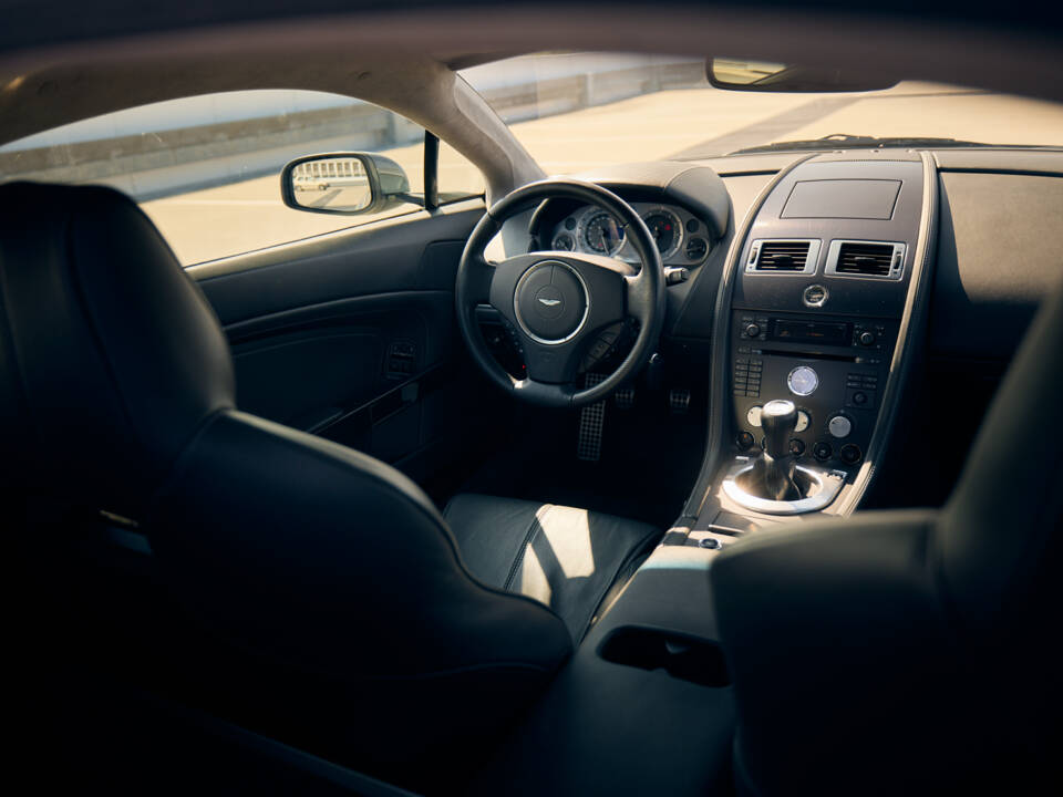 Image 12/14 of Aston Martin V8 Vantage (2007)