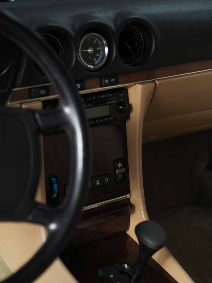 Image 48/50 of Mercedes-Benz 560 SL (1988)