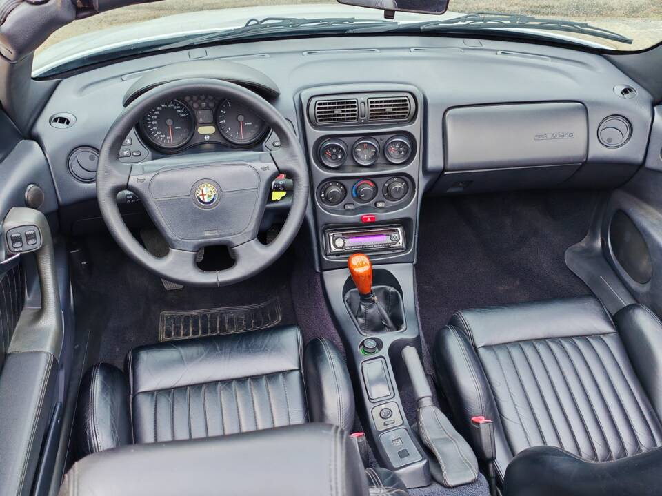 Bild 36/40 von Alfa Romeo Spider 2.0 Twin Spark 16V (1997)
