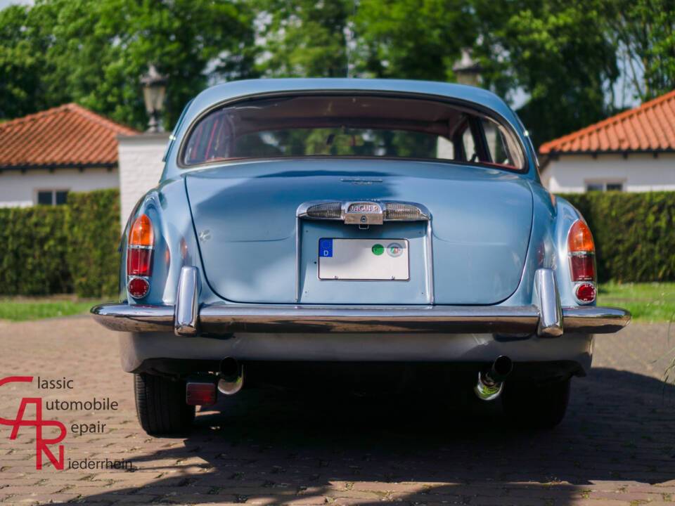 Imagen 7/16 de Jaguar S-Type 3.8 (1966)