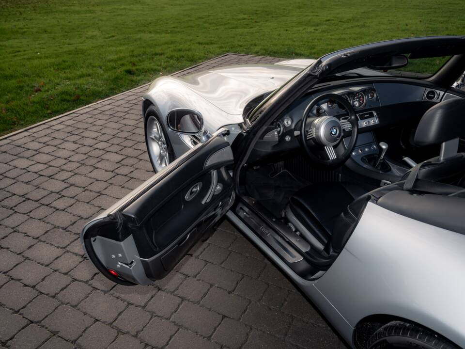 Image 78/84 of BMW Z8 (2001)