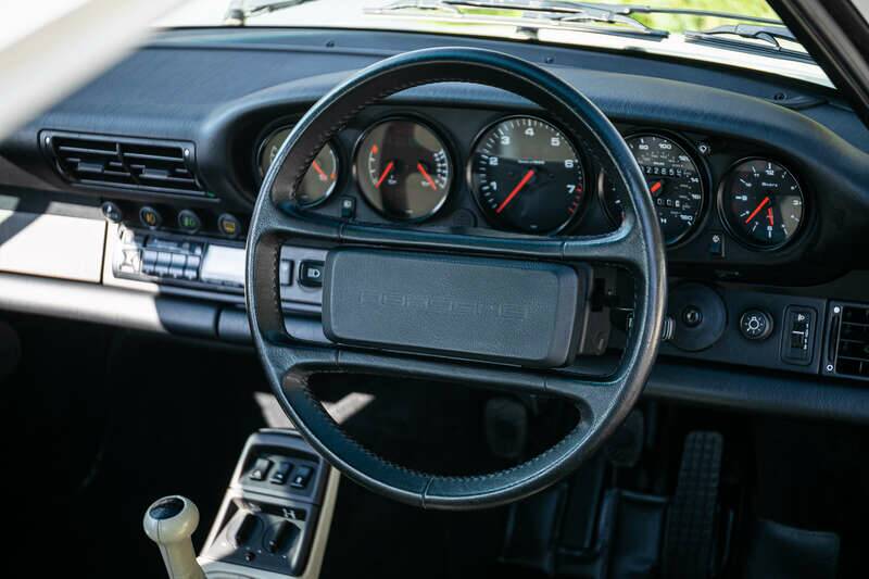 Image 32/38 of Porsche 911 Carrera 4 (1990)