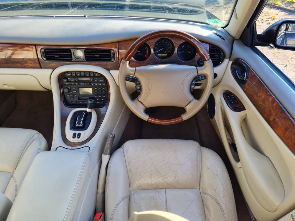 Imagen 7/21 de Jaguar XJR 4.0 (2000)