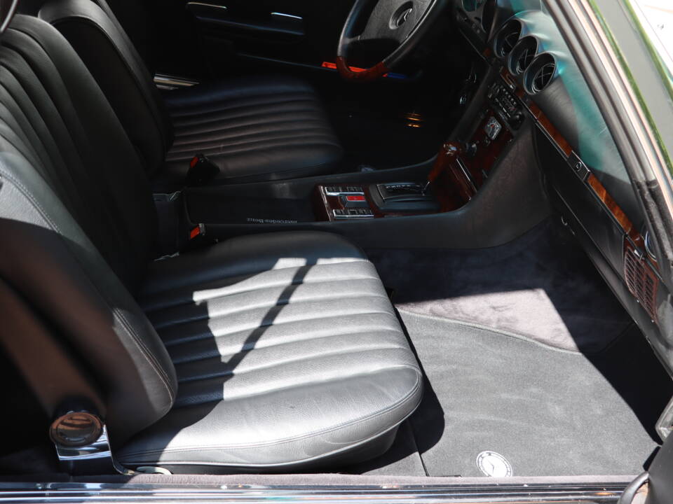 Image 47/59 of Mercedes-Benz 500 SLC (1980)