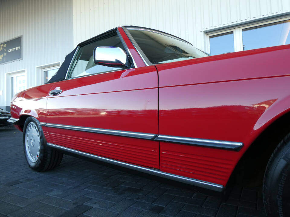 Image 24/30 of Mercedes-Benz 300 SL (1987)