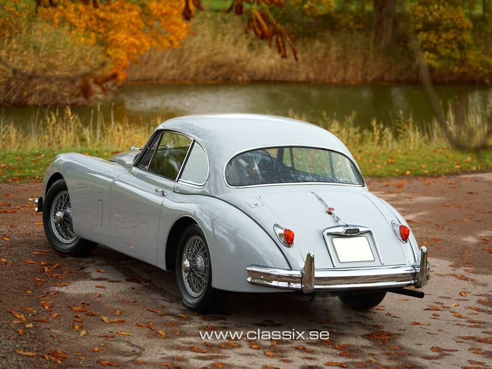 Image 2/31 of Jaguar XK 150 FHC (1958)